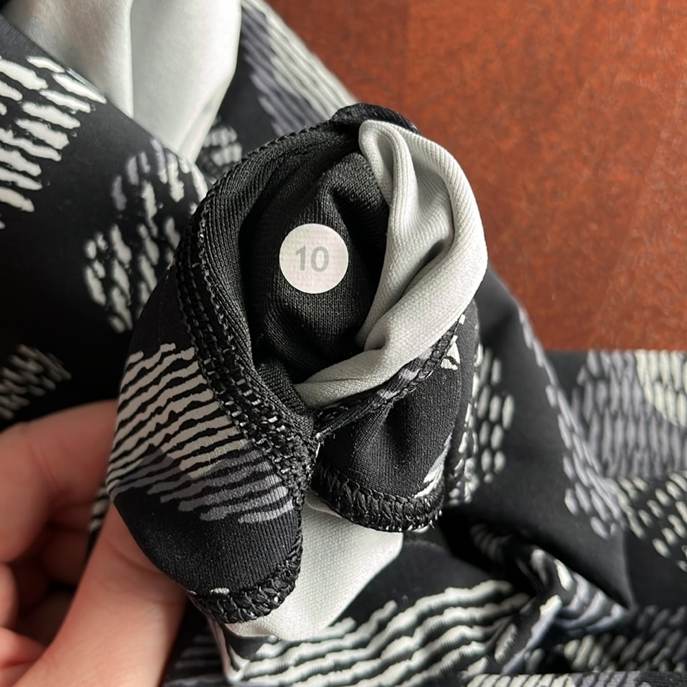 lululemon athletica Black & White Patterned Leggings - Picture 5 of 5